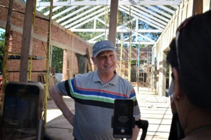 El intendente Carlos De Grandis supervisa el desarrollo del proyecto edilicio en el corazón del Centro Cívico.