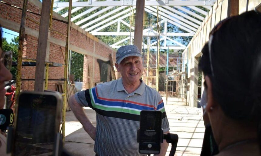 El intendente Carlos De Grandis supervisa el desarrollo del proyecto edilicio en el corazón del Centro Cívico.