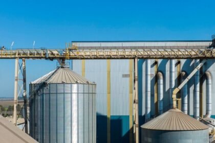 Terminal portuaria de COFCO International en Timbúes, punto estratégico del complejo agroexportador santafesino y de las exportaciones argentinas al mundo.