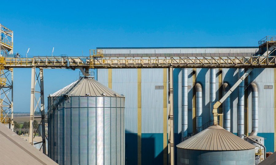 Terminal portuaria de COFCO International en Timbúes, punto estratégico del complejo agroexportador santafesino y de las exportaciones argentinas al mundo.