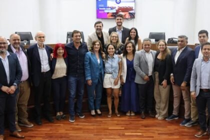 Concejales en la última sesión del período legislativo, durante la despedida formal de los ediles salientes.