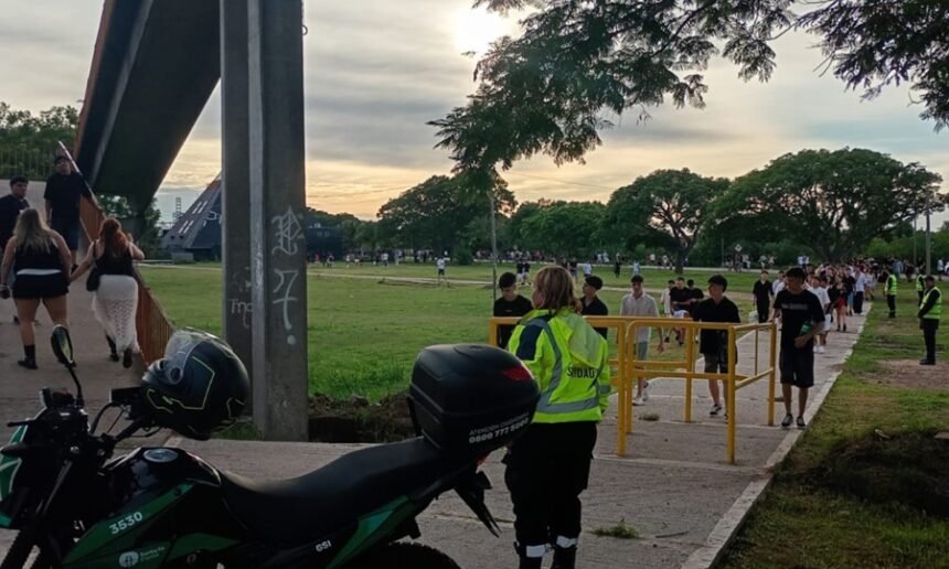 Operativos de seguridad y control desplegados en la Costanera Oeste durante los festejos en la ciudad de Santa Fe.