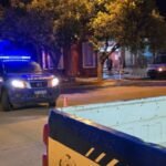 Personal policial y peritos trabajan en la ruta 9, a la altura de Oliva, tras el accidente fatal ocurrido durante un control de tránsito.