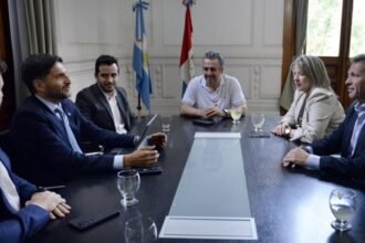 Autoridades provinciales y nacionales durante una instancia de coordinación en materia de seguridad.