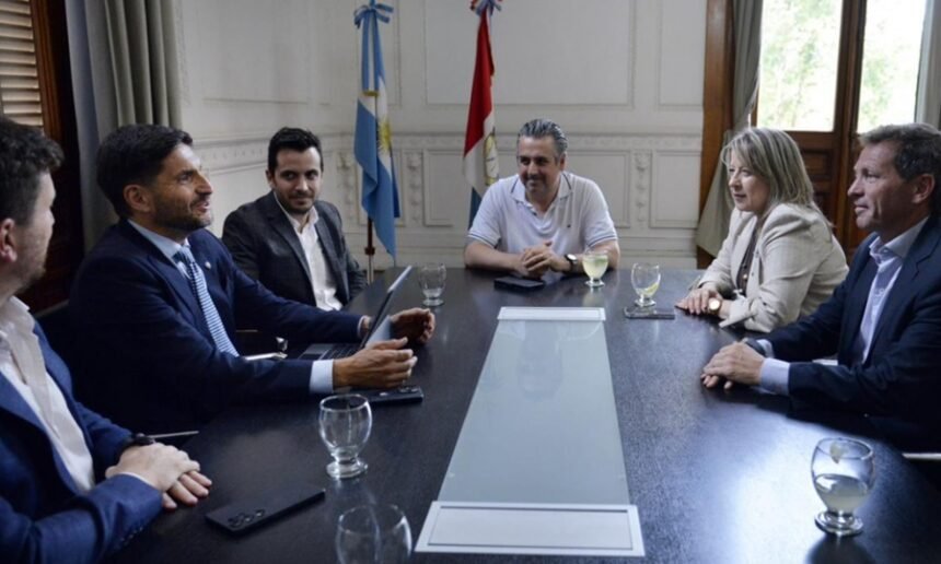 Autoridades provinciales y nacionales durante una instancia de coordinación en materia de seguridad.