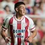 El delantero Diego Armando Díaz en acción, en un encuentro del fútbol argentino.