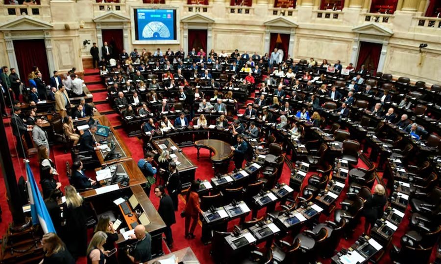 Archivo — Vista general del recinto de la Cámara de Diputados durante una sesión parlamentaria.