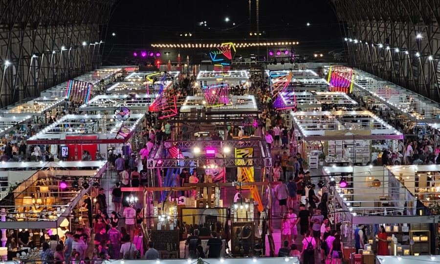 La feria La Diseña reúne cada diciembre a miles de visitantes en los andenes de la Estación Belgrano, con propuestas de diseño, producción local y gastronomía.