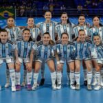 Las jugadoras de la Selección Argentina de futsal femenino, en una formación previa a un partido.