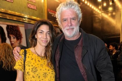 Romina Gaetani junto a su pareja, Luis Cavanagh, durante un evento social.