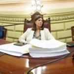 Clara García en una jornada de debate y análisis parlamentario.