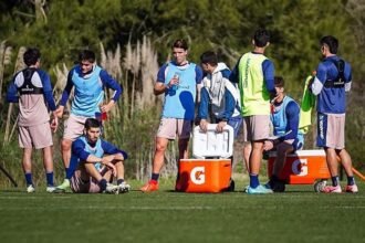 Jugadores de Gimnasia durante una sesión de entrenamiento en el predio del club, en una imagen de archivo.