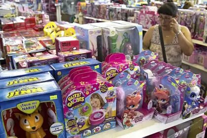 Juguetería tradicional con variedad de juegos y juguetes orientados a distintos rangos de precio.