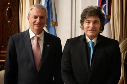 El presidente Javier Milei y el presidente electo de Chile, José Antonio Kast, durante una reunión oficial en la Casa Rosada.