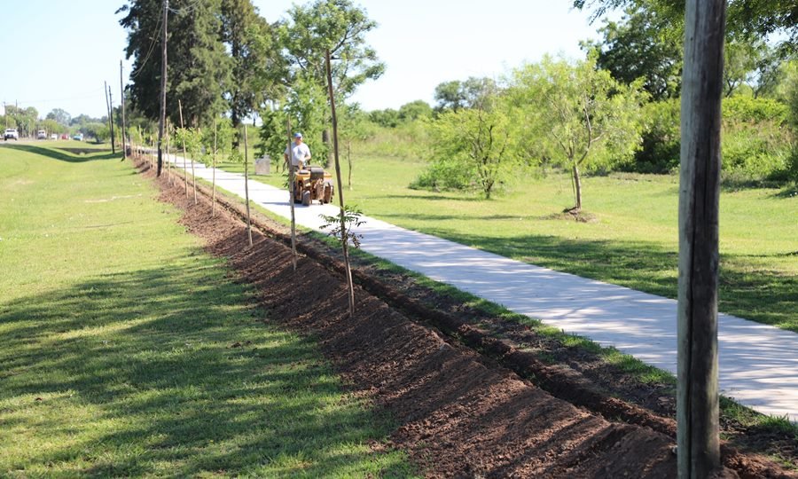 Ciclovía sur de Laguna Paiva durante los trabajos de mejora y acondicionamiento urbano.