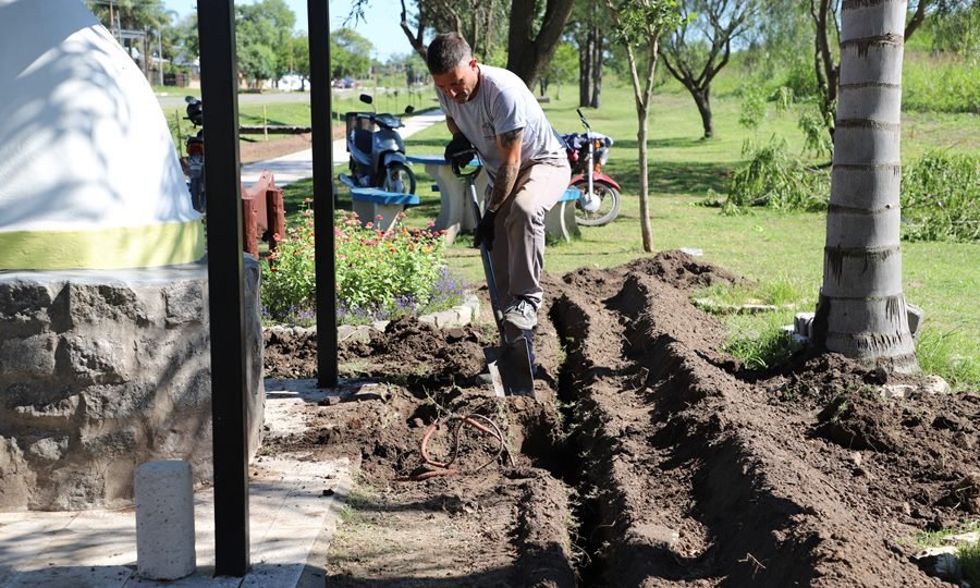 Nuevos ejemplares del vivero municipal incorporados al arbolado y las áreas verdes del sector.