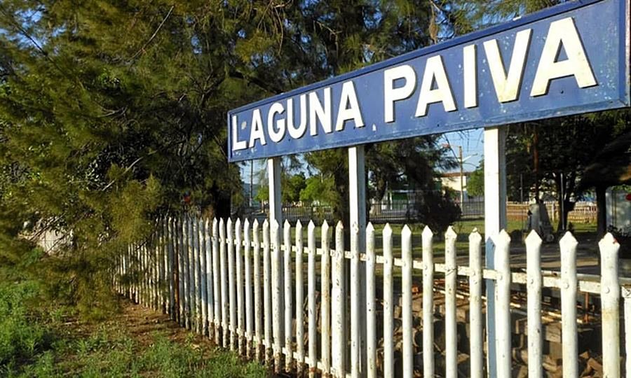 Letras corpóreas de Laguna Paiva en uno de los ingresos a la ciudad, símbolo de identidad y bienvenida para vecinos y visitantes.
