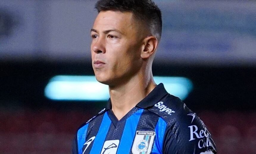 Federico Lértora, durante su etapa como mediocampista de Querétaro en el fútbol mexicano.