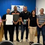 Gerardo R. Meneghetti durante el reconocimiento del Honorable Concejo Municipal de Laguna Paiva, que declaró de interés cultural su obra “El Último Redentor”.