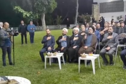 Funcionarios iraníes y autoridades venezolanas durante un encuentro oficial en Caracas, en el marco de la cooperación bilateral entre ambos países.