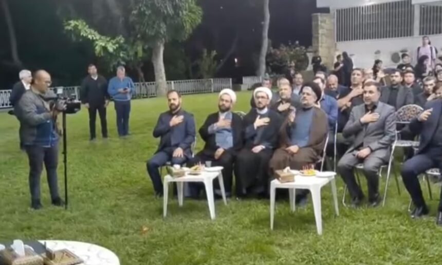 Funcionarios iraníes y autoridades venezolanas durante un encuentro oficial en Caracas, en el marco de la cooperación bilateral entre ambos países.