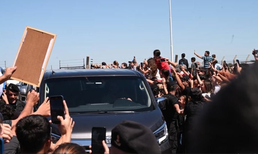 Lionel Messi arribó a la provincia de Santa Fe para pasar las Fiestas junto a su familia en Rosario y Funes.