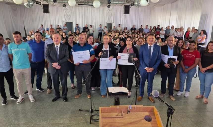 Autoridades del departamento San Cristóbal durante el acto oficial de jura por la nueva Constitución Provincial.