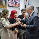 Acto institucional en el Concejo Municipal de Santa Fe durante una entrega de reconocimientos públicos.