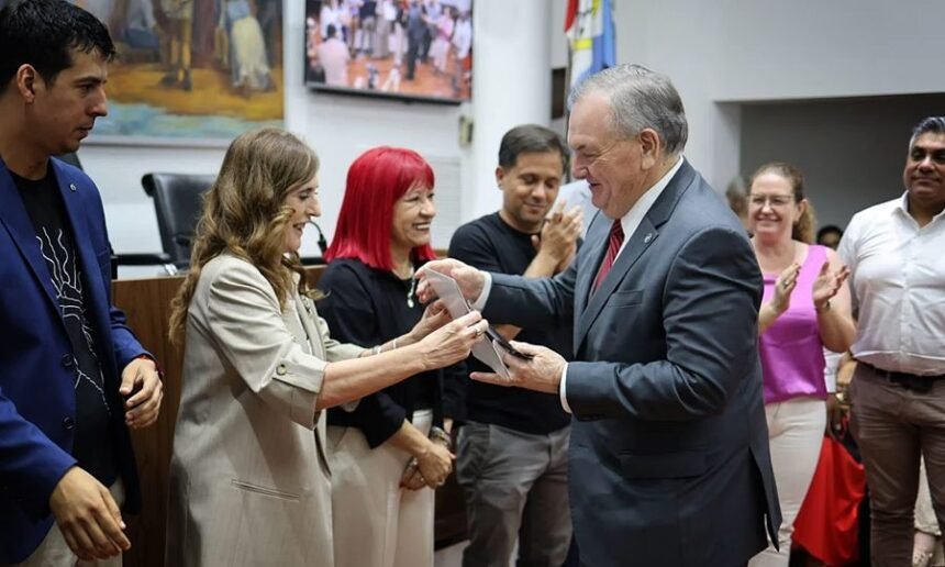 Acto institucional en el Concejo Municipal de Santa Fe durante una entrega de reconocimientos públicos.