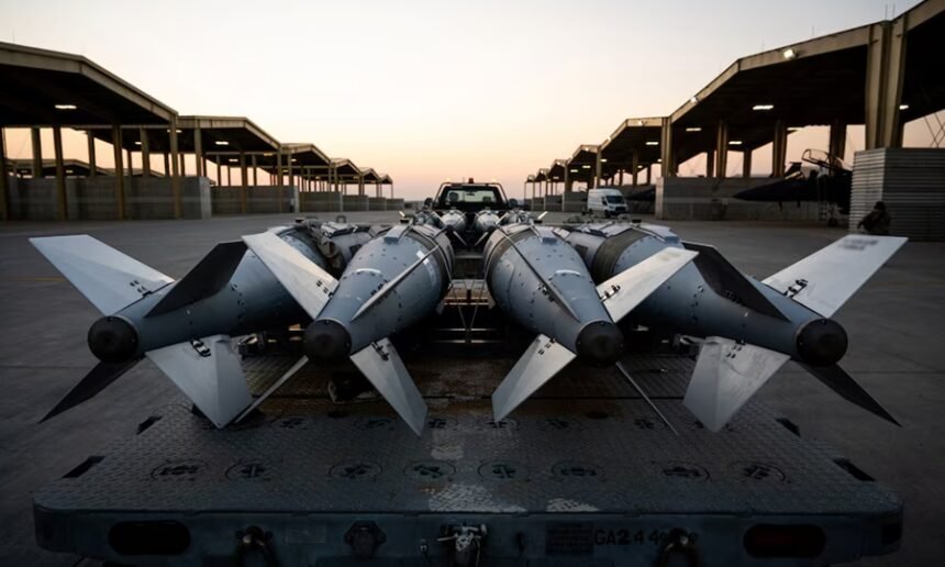 Misiles estadounidenses durante una operación militar en el marco de acciones contra grupos extremistas.