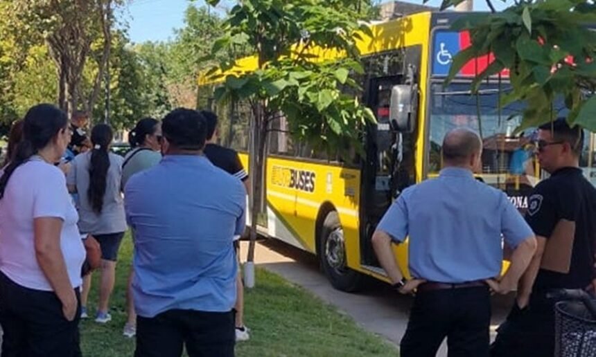 Operativo policial y sanitario desplegado en Barrio Belgrano luego del incidente.