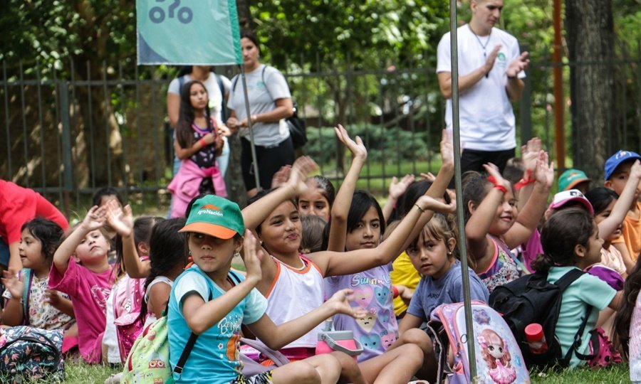 Personal docente y no docente participa de la capacitación sanitaria para colonias municipales en la Estación Belgrano, con eje en vacunación y prevención de enfermedades.