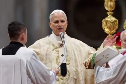 El papa León XIV durante una celebración litúrgica en la basílica de San Pedro, en el Vaticano.