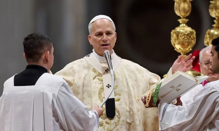 El papa León XIV durante una celebración litúrgica en la basílica de San Pedro, en el Vaticano.