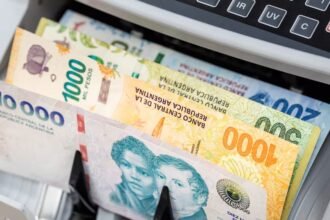 Billetes de curso legal en Argentina, en una imagen de archivo utilizada para ilustrar operaciones financieras.