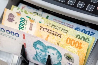 Billetes de curso legal en Argentina, en una imagen de archivo utilizada para ilustrar operaciones financieras.