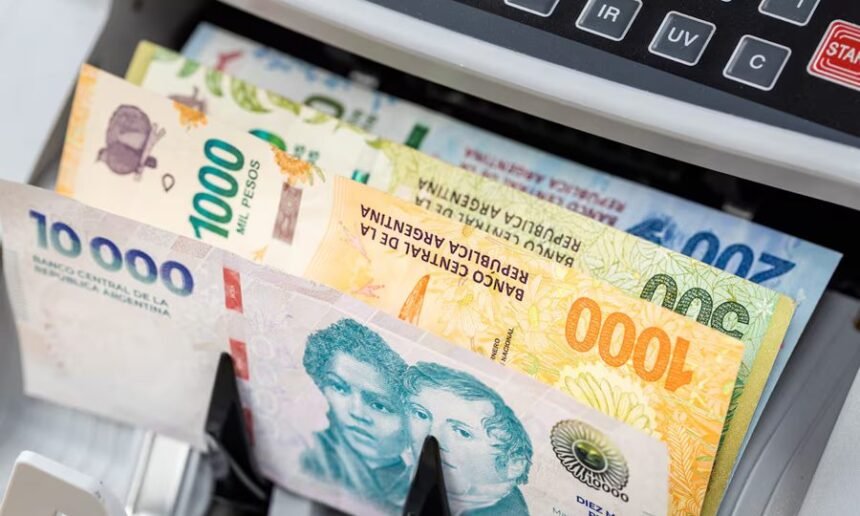 Billetes de curso legal en Argentina, en una imagen de archivo utilizada para ilustrar operaciones financieras.