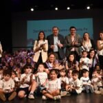 Acto de egreso de los Jardines Municipales en el Teatro Municipal 1° de Mayo.