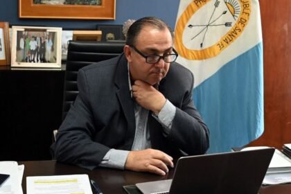 Juan Pablo Poletti, intendente de Santa Fe, durante una actividad institucional vinculada a la agenda de gestión y proyección internacional de la ciudad.