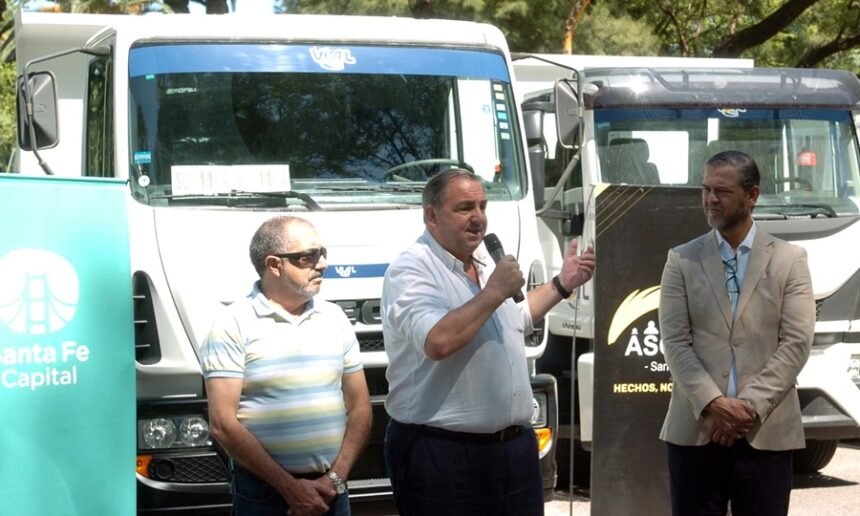 El intendente Juan Pablo Poletti durante la presentación de nuevas maquinarias y vehículos incorporados a la flota municipal.