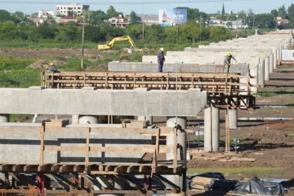 Trabajos de infraestructura en el nuevo puente que conectará Santa Fe con Santo Tomé.