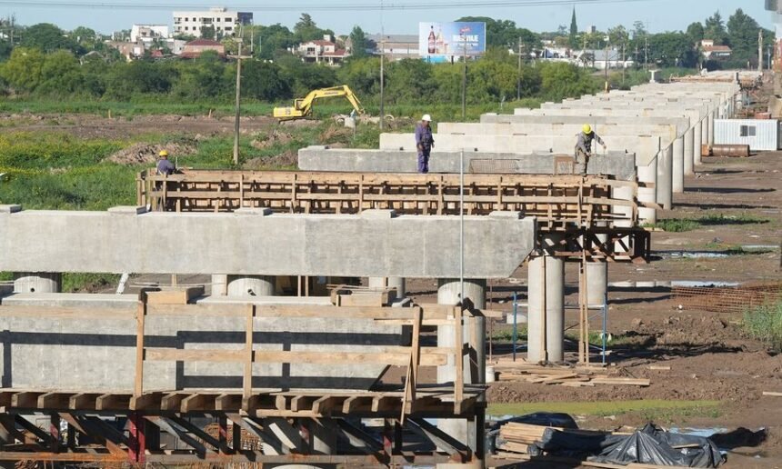 Trabajos de infraestructura en el nuevo puente que conectará Santa Fe con Santo Tomé.