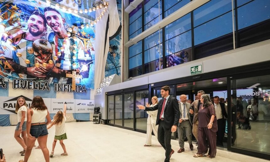 El gobernador Maximiliano Pullaro encabezó la inauguración del renovado Aeropuerto Internacional Islas Malvinas de Rosario, tras una inversión histórica realizada íntegramente con fondos provinciales.