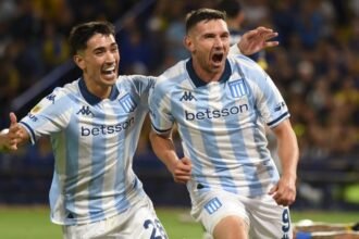Adrián “Maravilla” Martínez celebra con euforia su gol decisivo en La Bombonera.