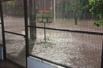 Calles anegadas en distintos sectores de Rafaela tras una intensa lluvia registrada en pocas horas.