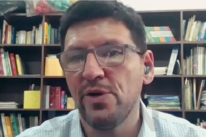 Sebastián Cámara, subsecretario de Educación Inicial de la ciudad de Santa Fe, durante la entrevista realizada vía Zoom en el programa F5.