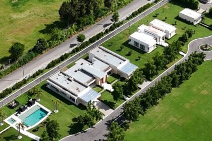 Vista general de la mansión de Pilar mencionada en la investigación judicial.