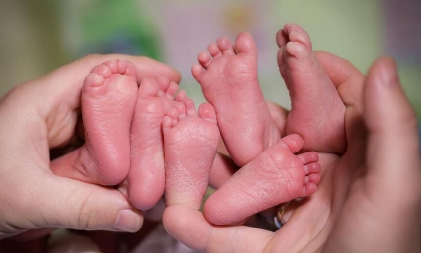 El nacimiento de trigemelas idénticas en Trelew es un hecho poco frecuente a nivel mundial.