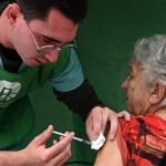 El municipio despliega operativos de vacunación itinerante en espacios públicos para facilitar el acceso a las vacunas esenciales.