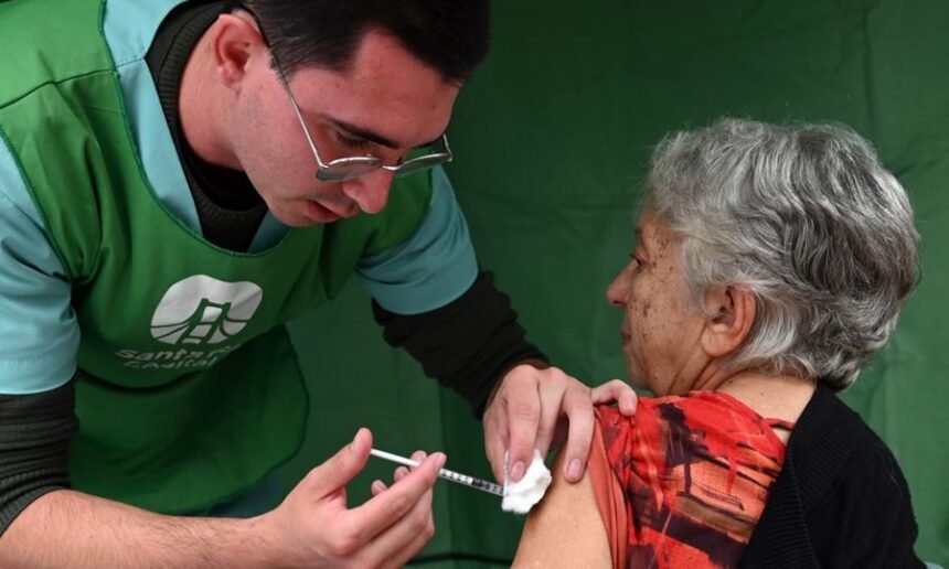 El municipio despliega operativos de vacunación itinerante en espacios públicos para facilitar el acceso a las vacunas esenciales.